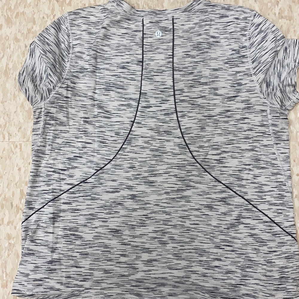 Lululemon running tee